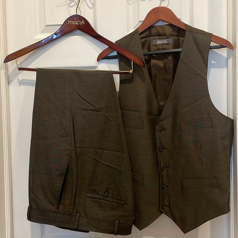 Kenneth Cole Mens 3 Piece Suit